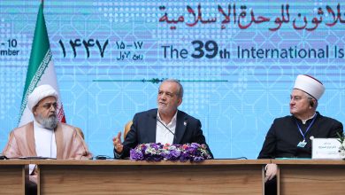 با تمام توان به وحدت و انسجام امت اسلامی پایبندیم