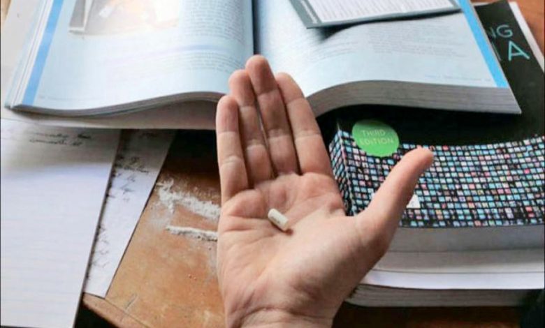 پاس کردن دروس به بهای اعتیاد !