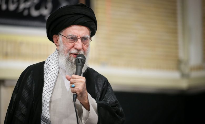 رهبرمعظم انقلاب در مراسم بزرگداشت شهدای جنگ تحمیلی اخیر: ملت ایران، دین و دانش خود را رها نخواهد کرد به مناسبت چهلمین روز شهدای جنگ تحمیلی۱۲ روزه رژیم صهی