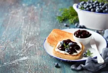 10 ترکیب خوشمزه صبحانه با پنیر و مربا