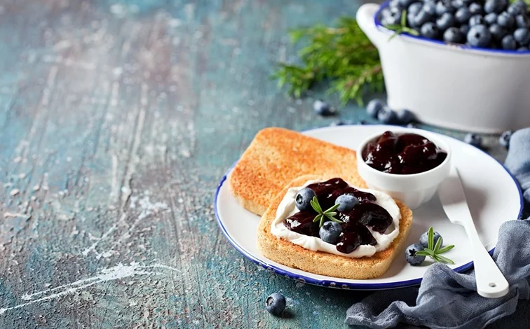 10 ترکیب خوشمزه صبحانه با پنیر و مربا