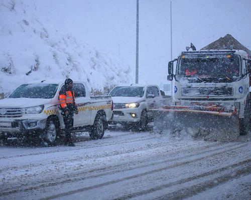 با فعالیت سامانه بارشی؛ بیش از ۳۸ هزار کیلومتر از راههای اصلی و شریانی کشور برف‌روبی شد