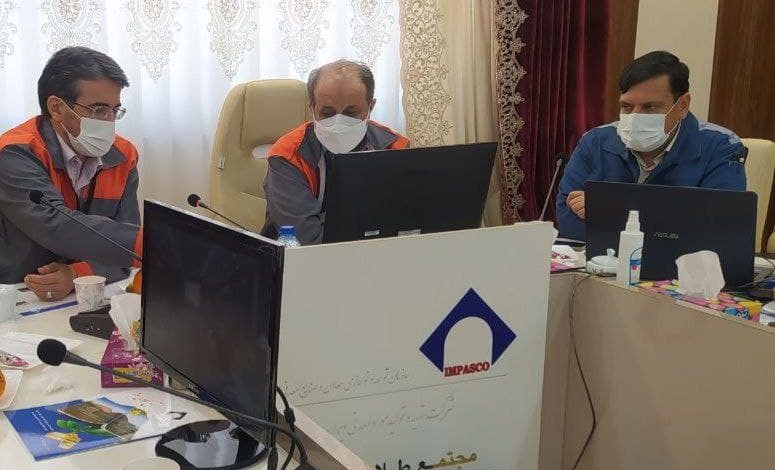 موته