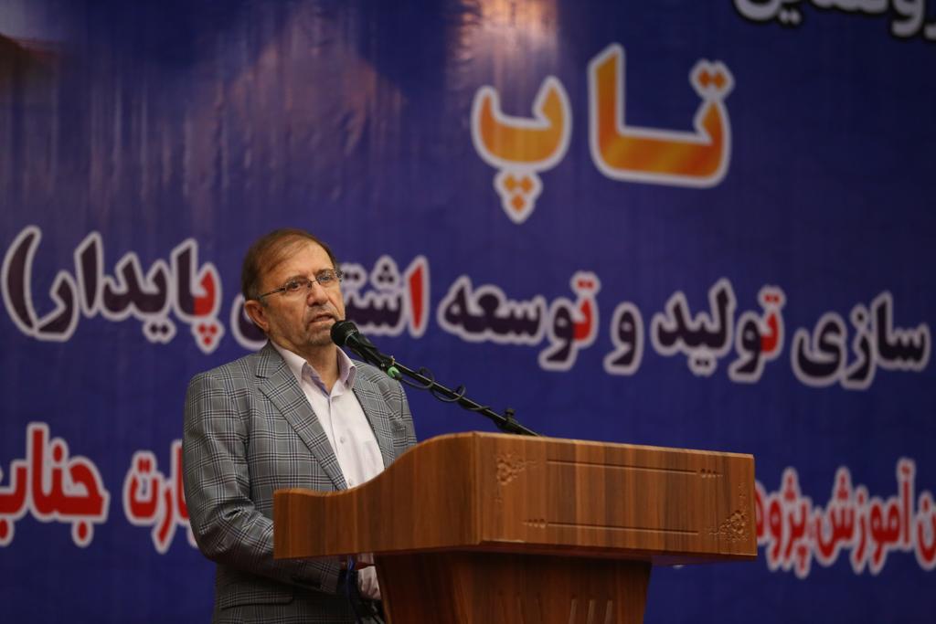 قبادیان تاکید کرد: لزوم بومی‌سازی ١٤٠٦محصول فناورانه