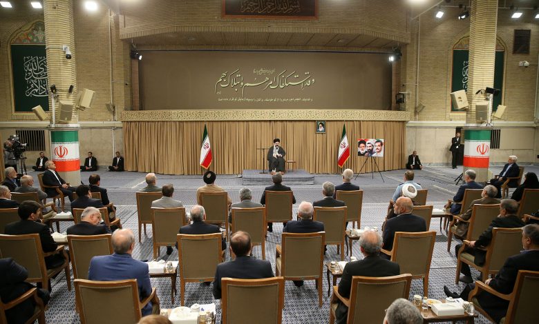 رهبر انقلاب: روحیه کار و تلاش را بر حالت «نه جنگ نه صلح» غلبه بدهیم