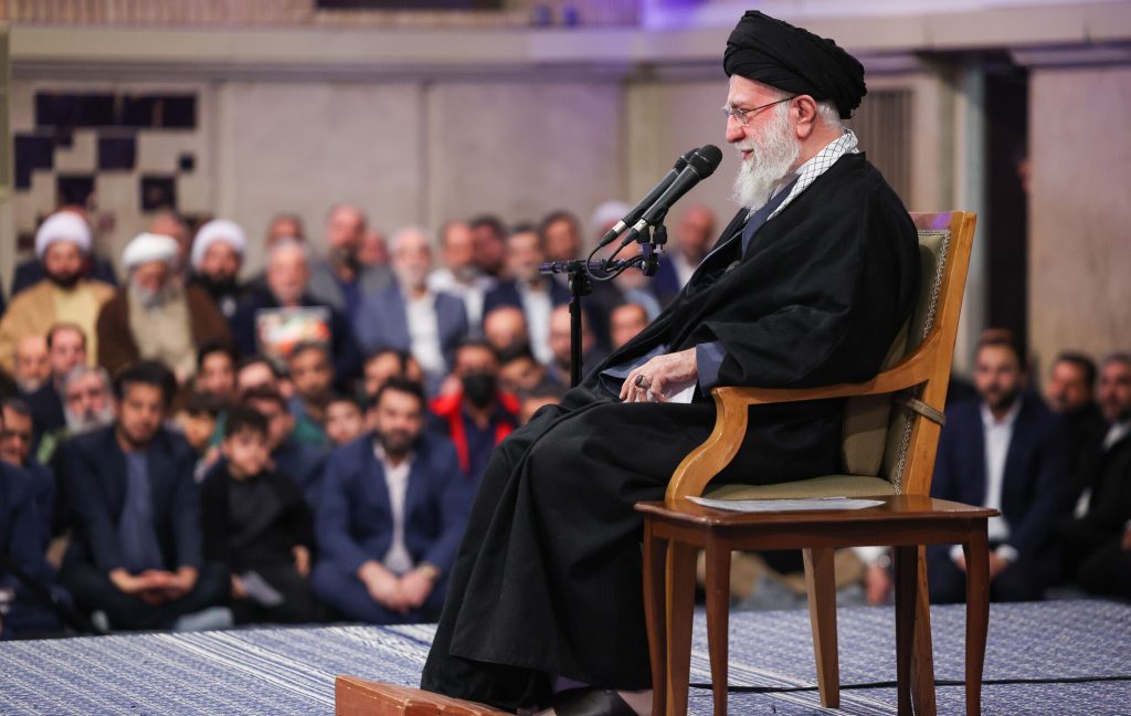 دیدار رهبر انقلاب با خانواده شهدای اقتدار