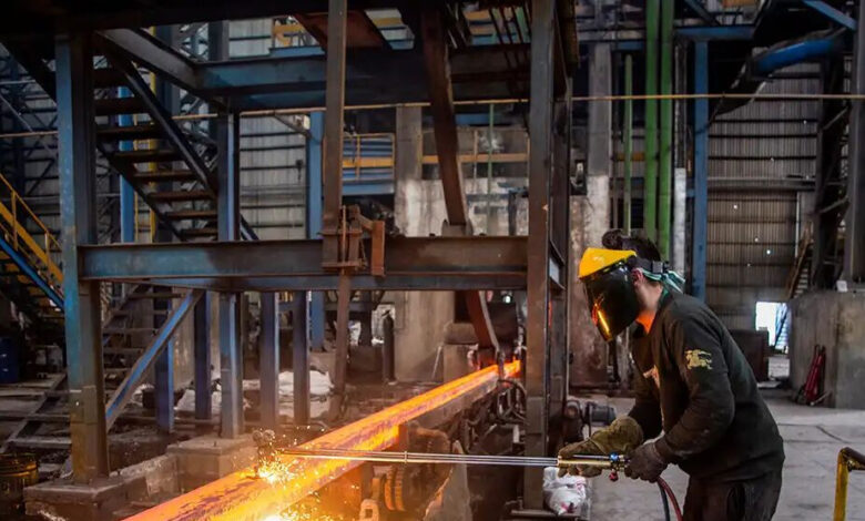 بیکاری در پساجنگ؛ بسته‌های حمایتی دولت برای حفظ اشتغال و تولید