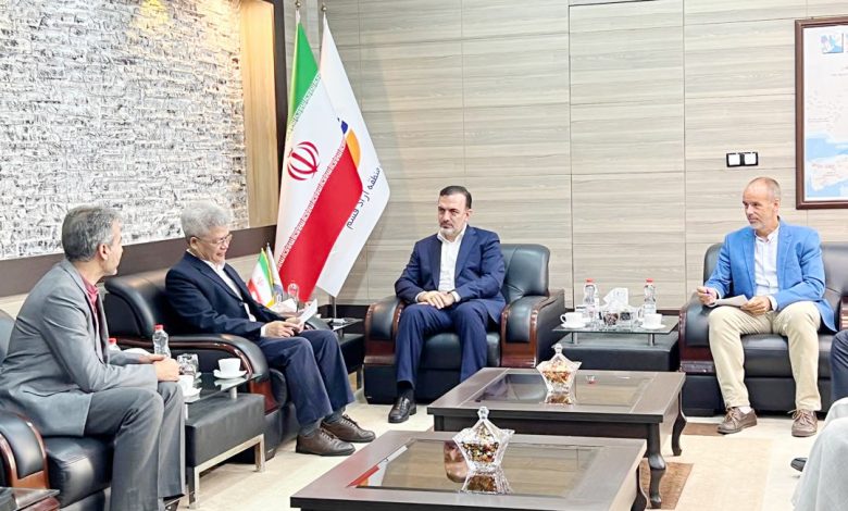 در نشست مدیرعامل سازمان منطقه آزاد قشم با ارزیابان بین المللی یونسکو مطرح شد؛حفظ و حمایت از ژئوپارک قشم یک وظیفه ملی و همگانی است