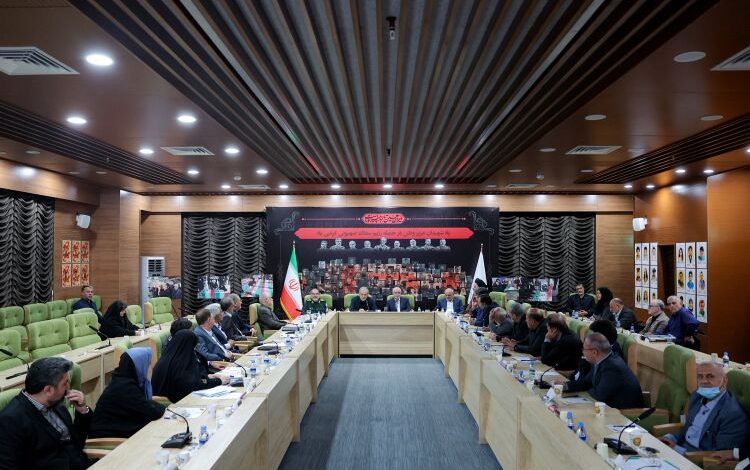 رئیس جمهور در نشستی با رئیس و معاونین بنیاد شهید:اصلیترین راهکار خنثی کردن توطئههای دشمن، خدمت بیمنت به مردم است
