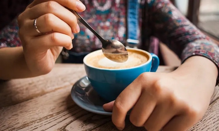 آیا قهوه باعث کم کاری تیروئید می شود؟