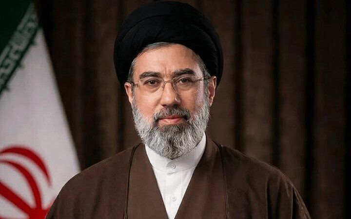 رهبر معظم انقلاب: ارتش دلاورانه از آب و خاک و پرچم ایران دفاع می‌کند