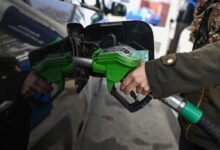 با وجود کاهش قیمت نفت خام؛ قیمت سوخت برای مصرف_کنندگان غربی ارزان نشد