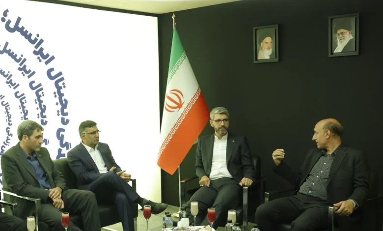 بازدید رئیس رگولاتوری از غرفه ایرانسل در نمایشگاه الکامپ