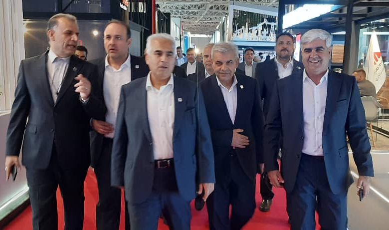 بازدید مدیرعامل شرکت نفت مناطق مرکزی ایران از نمایشگاه بیست و‌ نهم نفت