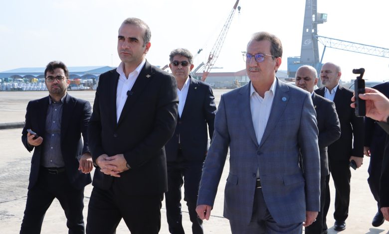 بازدید معاون وزیر راه و شهرسازی از زیرساخت‌های بندری و لجستیكی منطقه آزاد انزلی