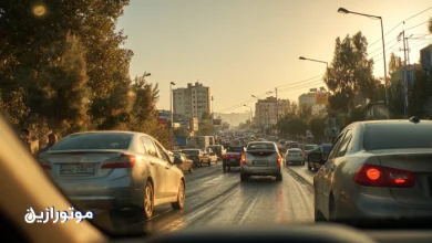 «ترافیک شهری در شیراز هنگام غروب؛ شرایط واقعی رانندگی که اهمیت انتخاب و تعویض به‌موقع روغن موتور را نشان می‌دهد – موتورازین شیراز»