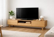 راهنمای ست کردن میز تلویزیون با پرده‌ ها