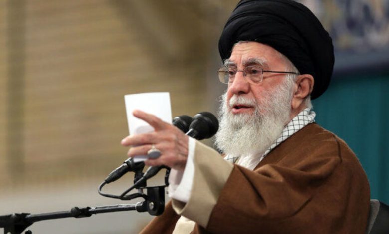 رهبر انقلاب: ملّت ایران، خود را و همّت و هویت خود را به رخ دشمنان کشید و این هشداری به سیاستمداران آمریکا بود