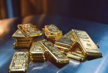 طلای جهانی ترمز کرد