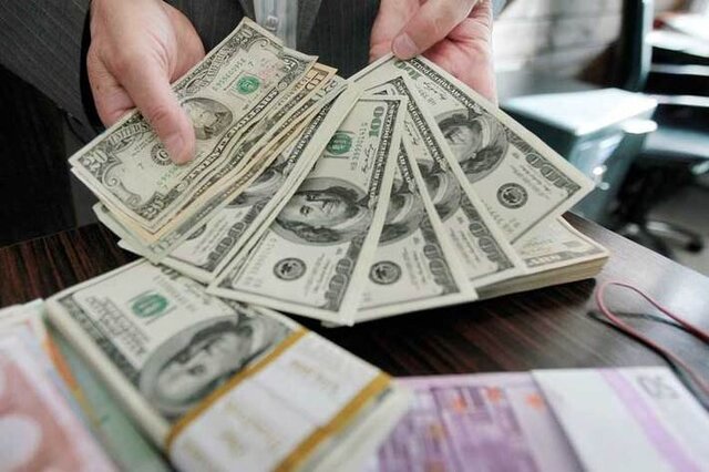 نرخ دلار در بازار ارز تجاری ثابت ماند